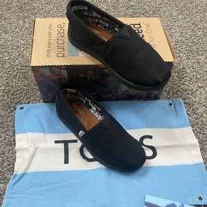 Toms Youth Classic Black Canvas Size 12 New with Tags